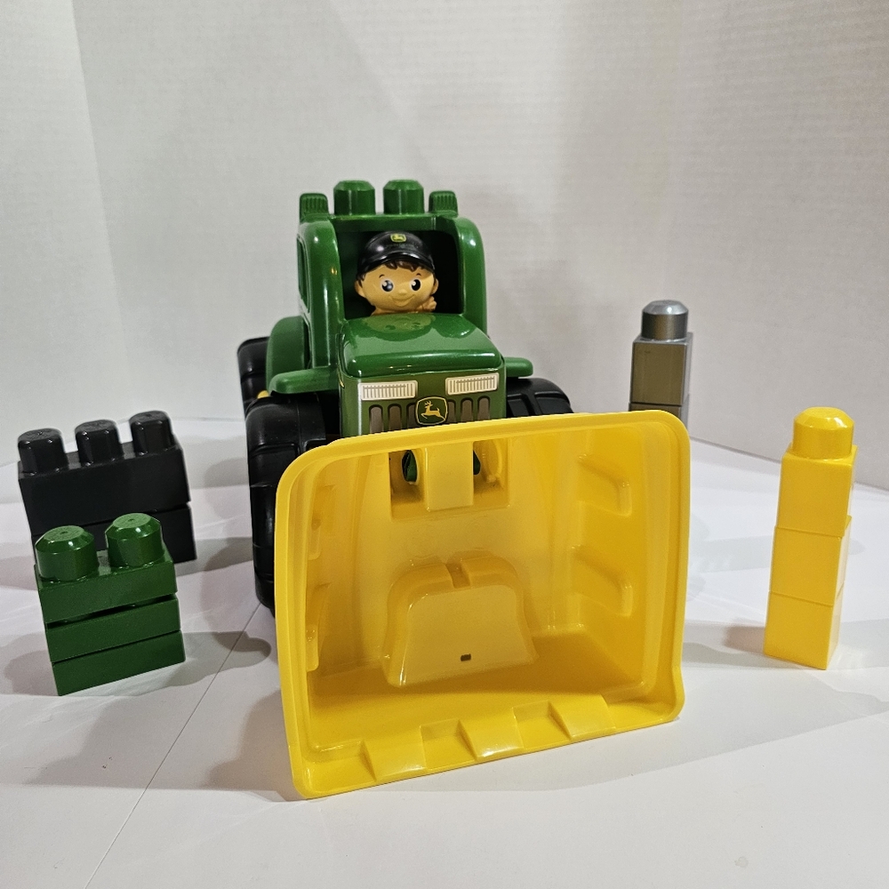 Mega Bloks John Deere Transforming Tractor Or Dump Truck Farmer Figure 14 Bloks